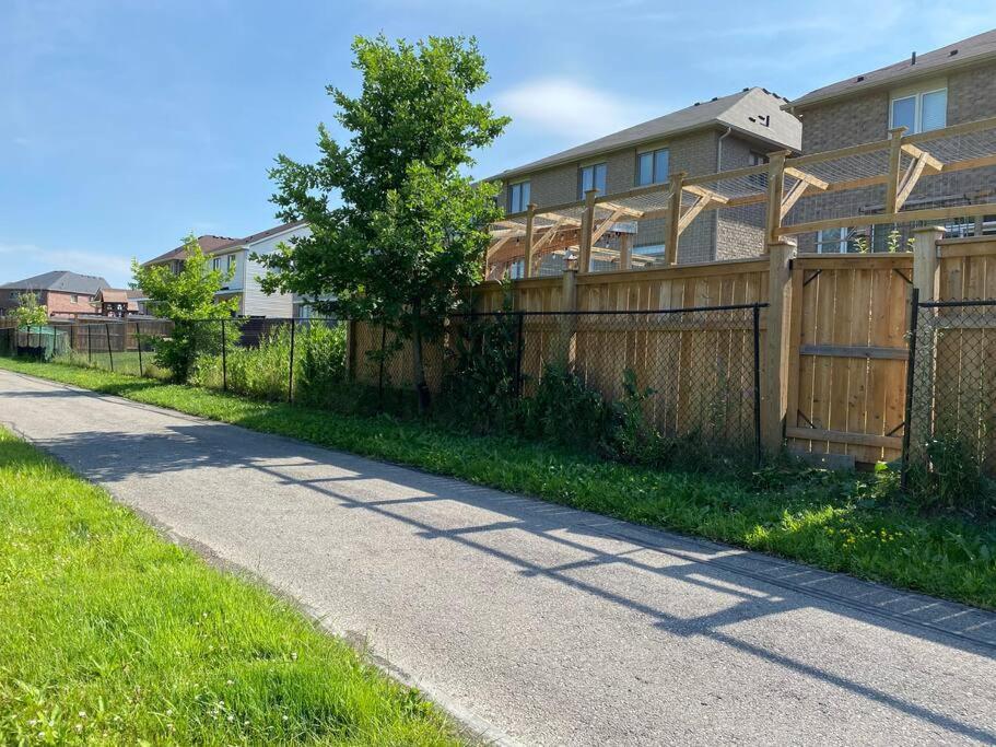 Entire Basement With 3 Bedrooms Niagara-vízesés Kültér fotó